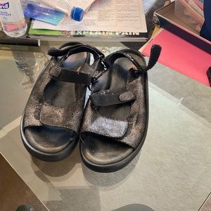 Black Wolky Sandals